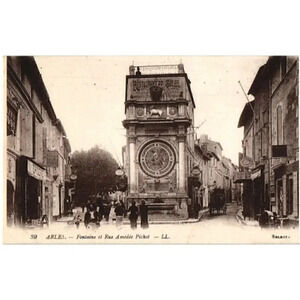 No. 39 ARLES. Fontaine et Rue Amédée Pichot LL.- Arles, France Postcard